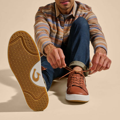 OluKai Essential - Lae‘ahi Lī ‘Ili Men's Leather Sneakers - Kukui Brown
