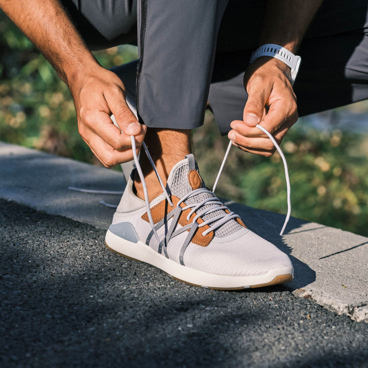 OluKai Recommended - Mio Lī Men's Athletic Shoes - Mist Grey / Poi