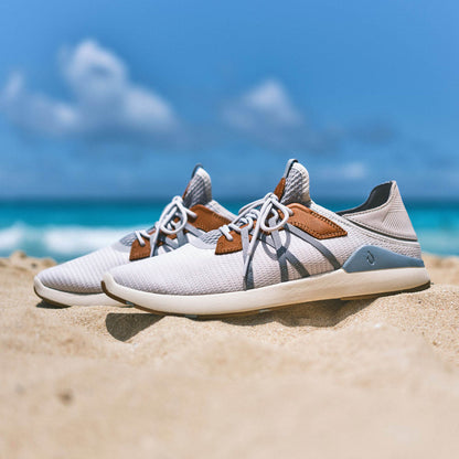 OluKai Recommended - Mio Lī Men's Athletic Shoes - Mist Grey / Poi