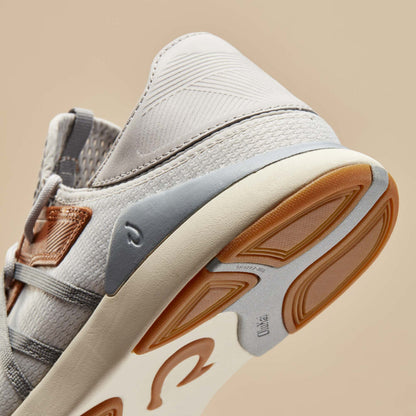 OluKai Recommended - Mio Lī Men's Athletic Shoes - Mist Grey / Poi