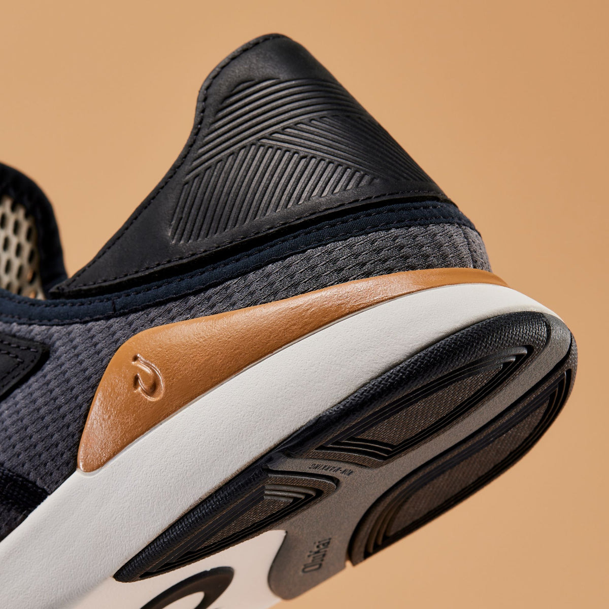 OluKai Exclusive - Mio Lī Men's Athletic Shoes - Rock / Natural