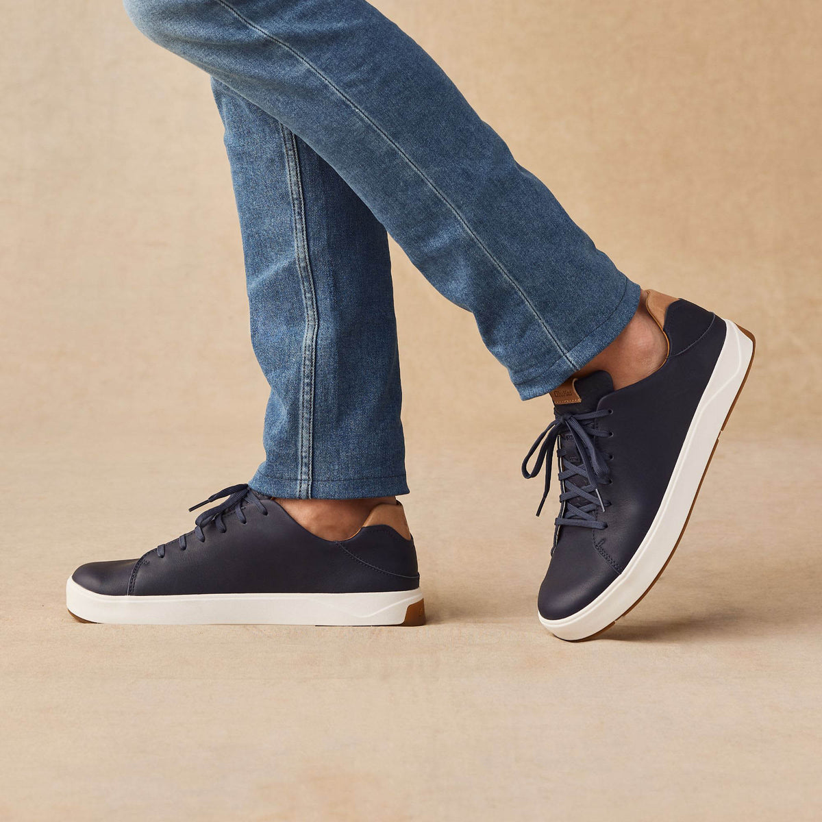 OluKai Special Offer - Lae‘ahi Lī ‘Ili Men's Leather Sneakers - Trench Blue