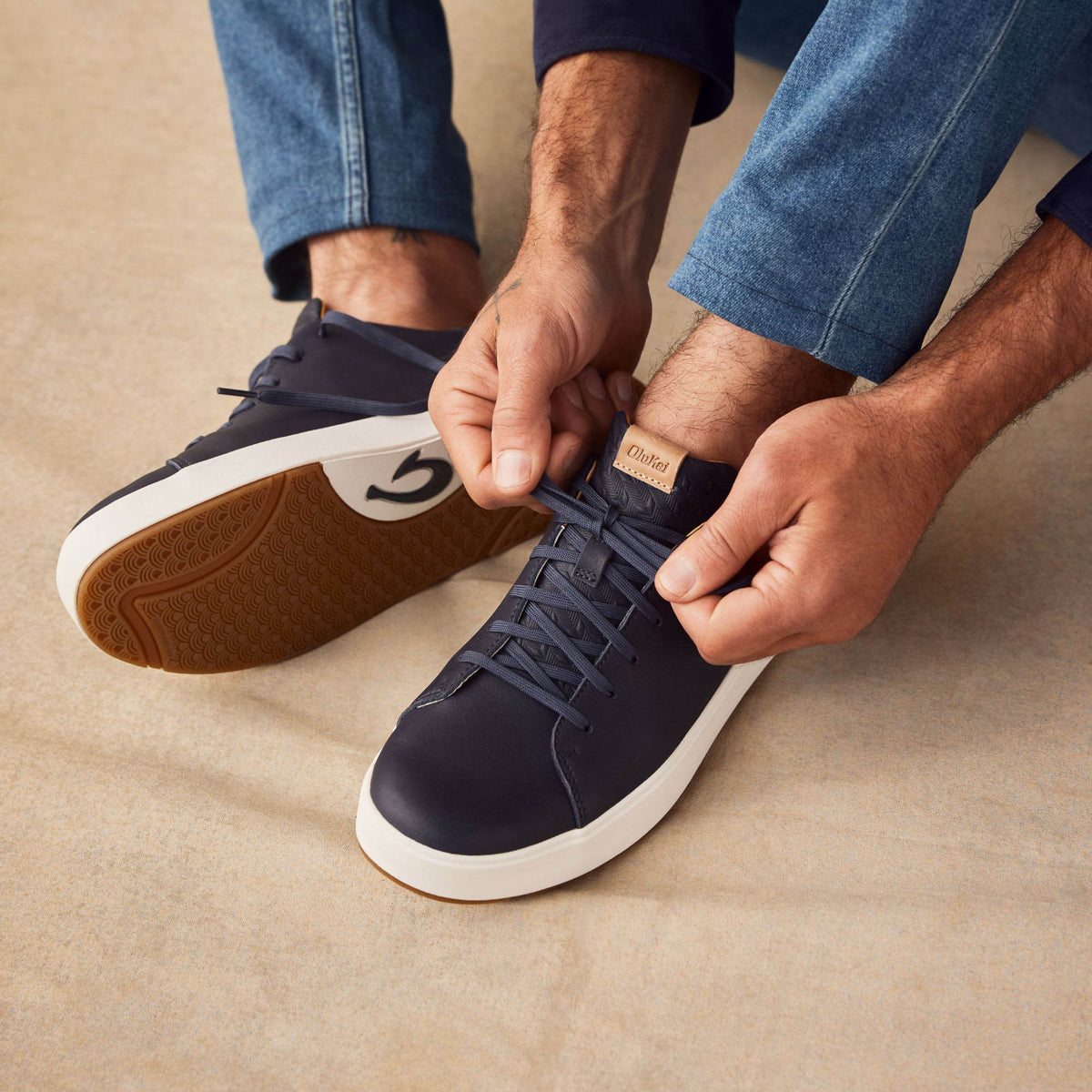 OluKai Special Offer - Lae‘ahi Lī ‘Ili Men's Leather Sneakers - Trench Blue
