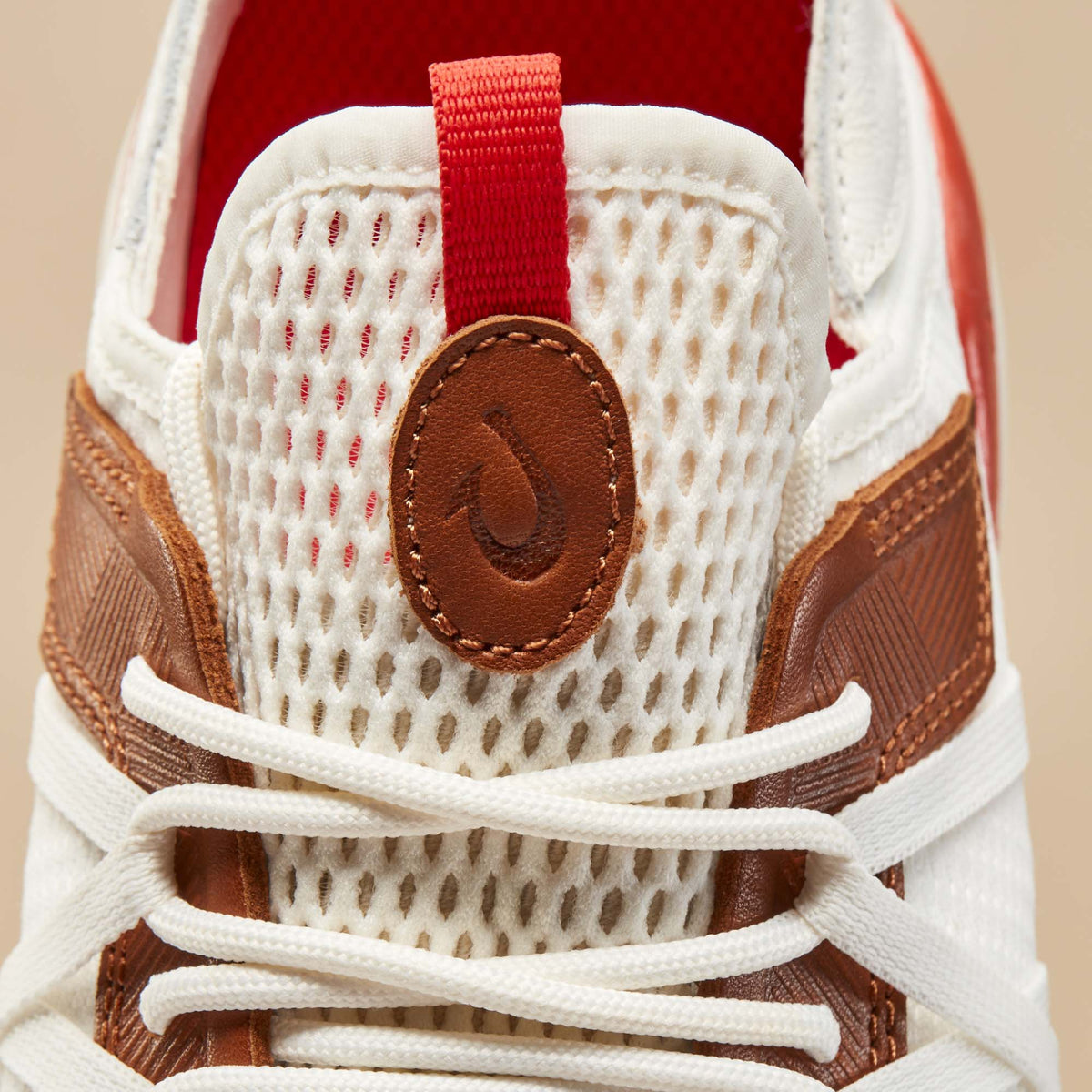 OluKai Classic - Mio Lī Men's Athletic Shoes - Bright White / Red Lava