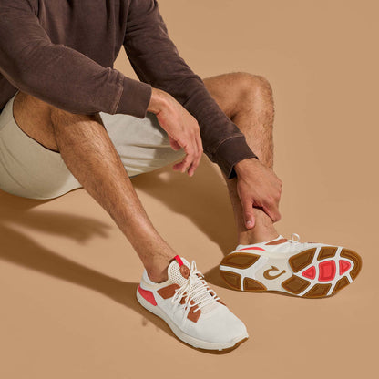 OluKai Classic - Mio Lī Men's Athletic Shoes - Bright White / Red Lava