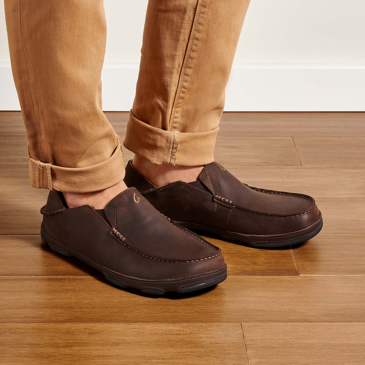 OluKai Great Value - Moloā Men's Leather Slip On Shoes - Dark Wood / Dark Java