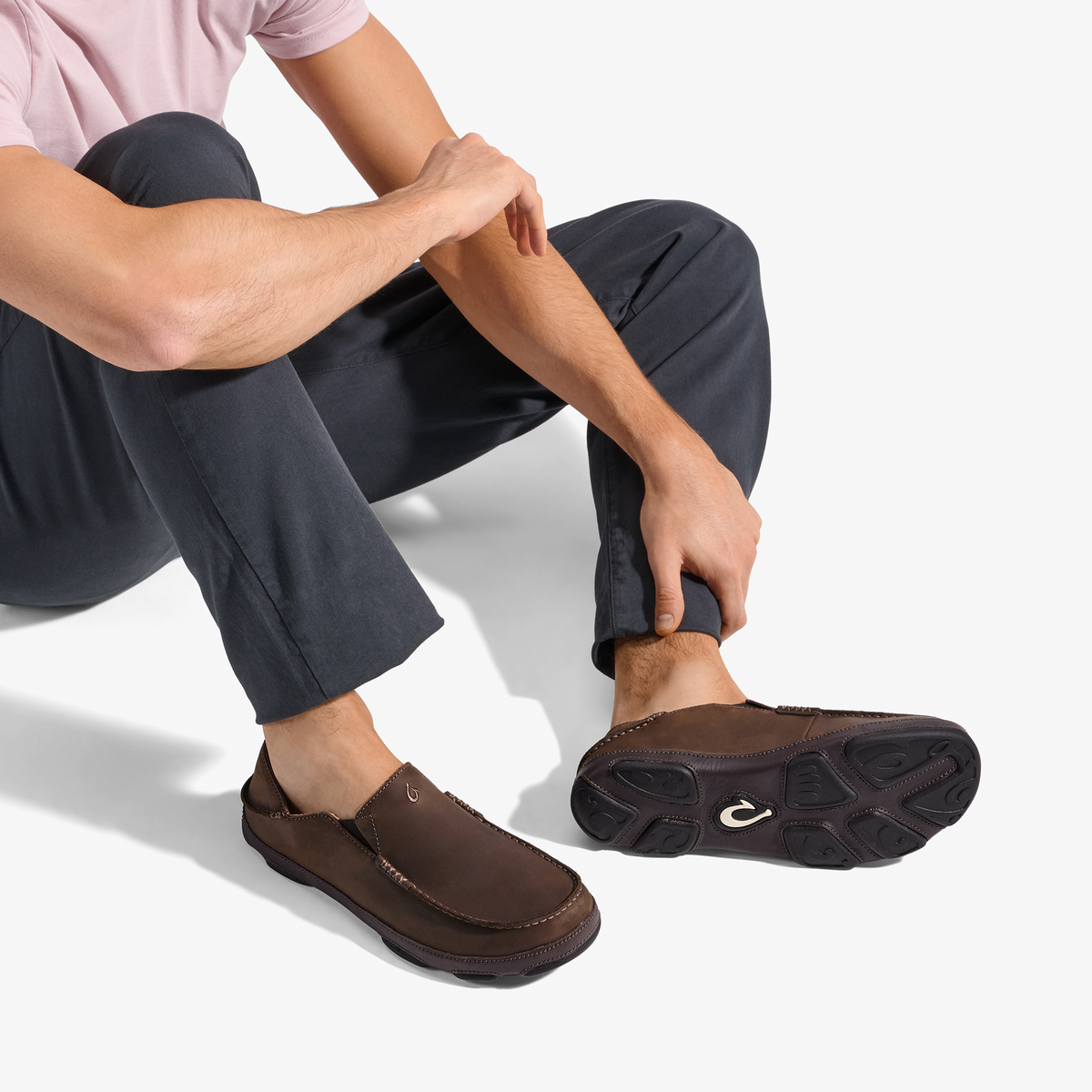 OluKai Great Value - Moloā Men's Leather Slip On Shoes - Dark Wood / Dark Java