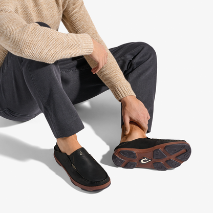 OluKai Value - Moloā Men's Leather Slip On Shoes - Black / Toffee