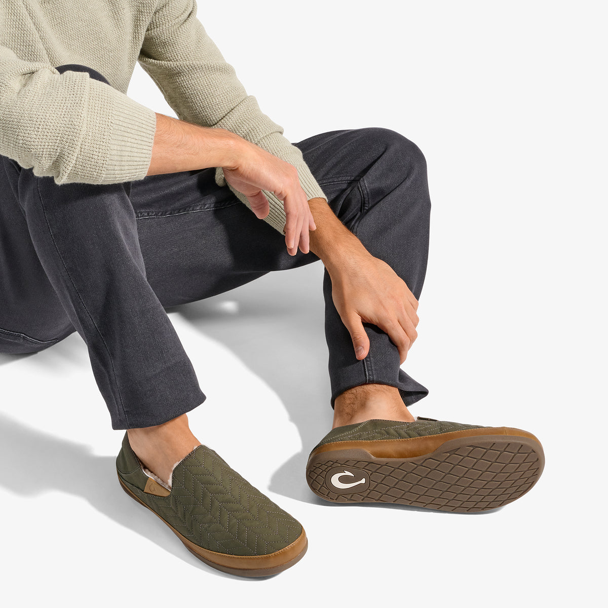 OluKai Great Value - Hanohano Men’s Waxed Canvas Slippers - Husk