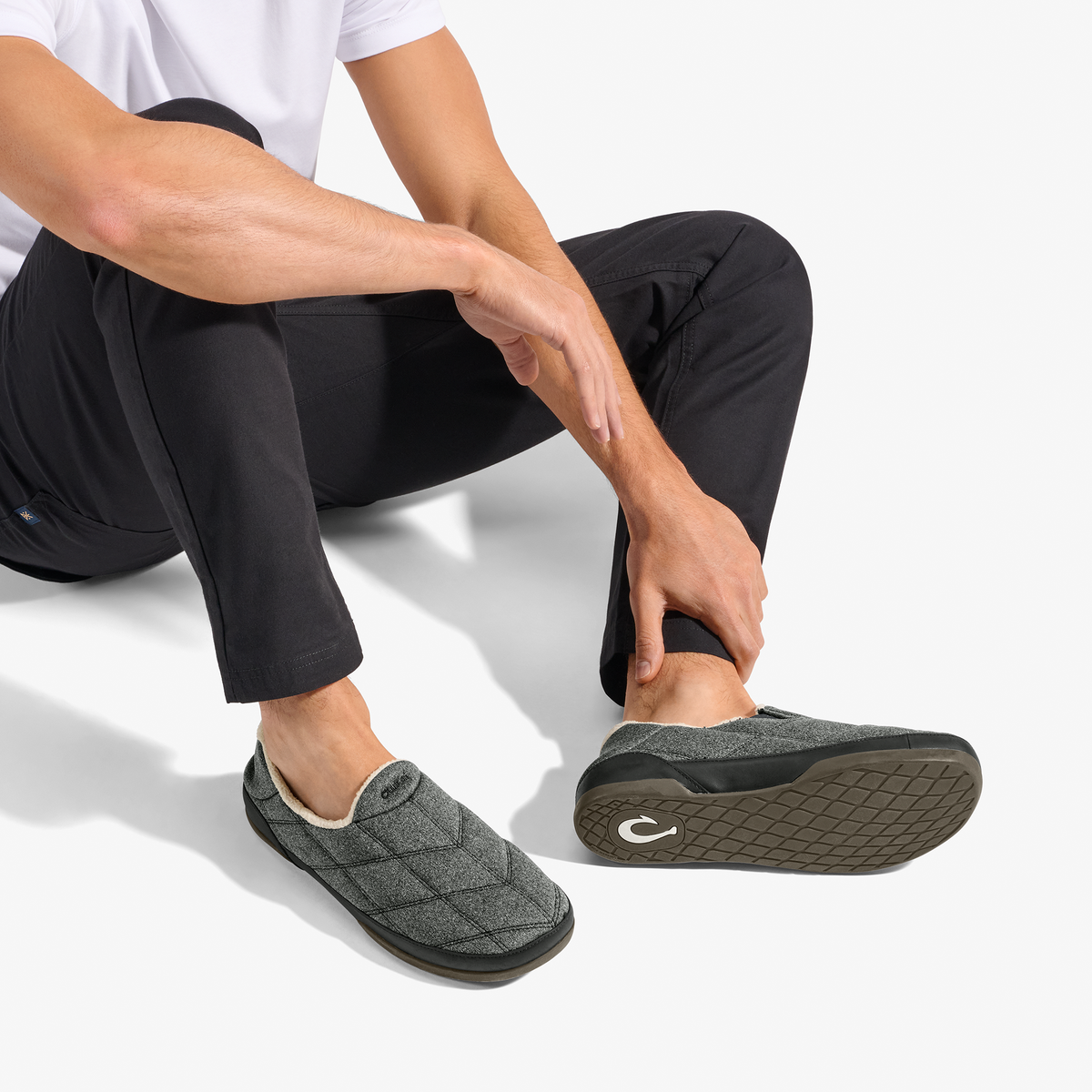 OluKai Signature - Puku'i - Dark Shadow / Lava Rock