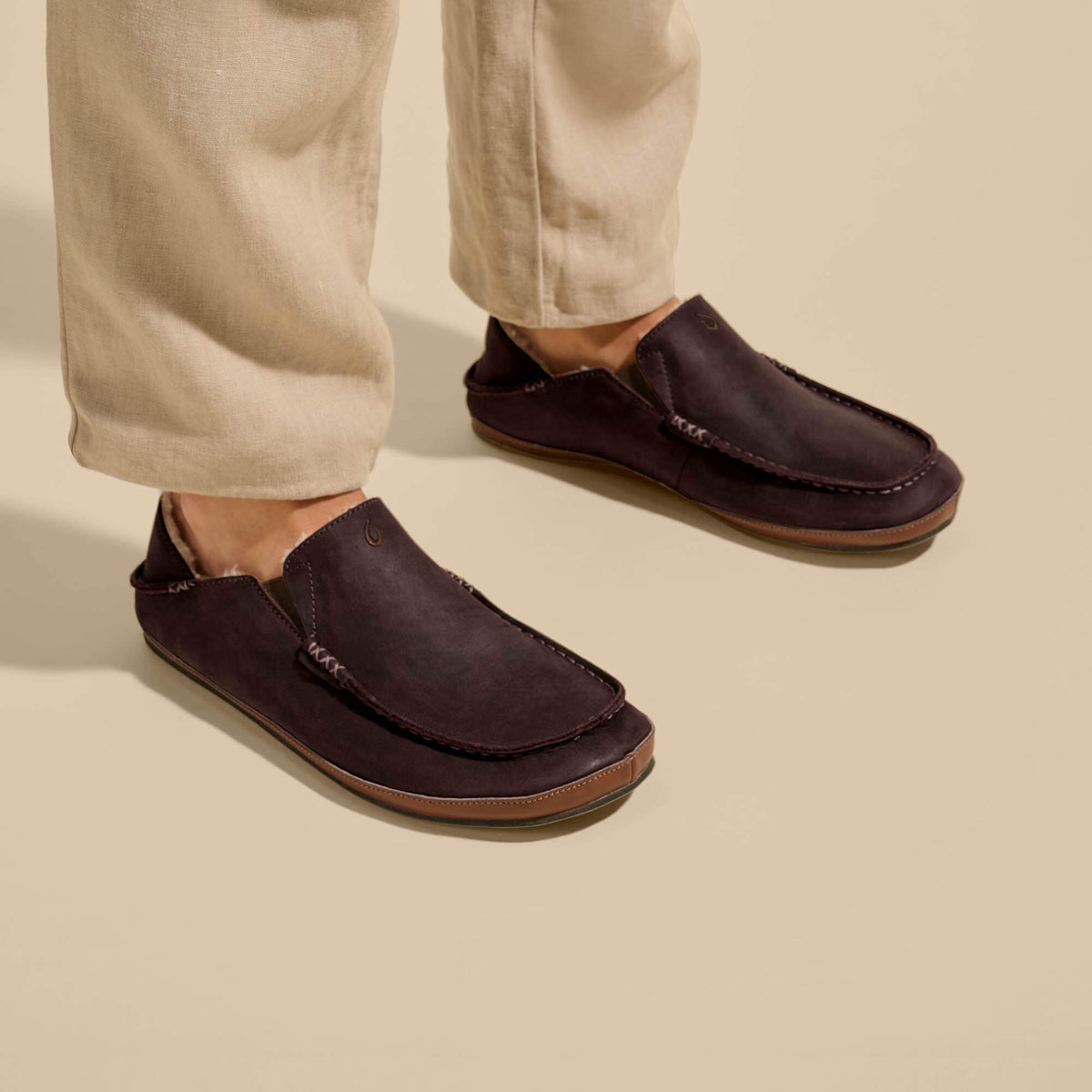 OluKai Recommended - Moloā Men's Nubuck Leather Slippers - Dark Wood