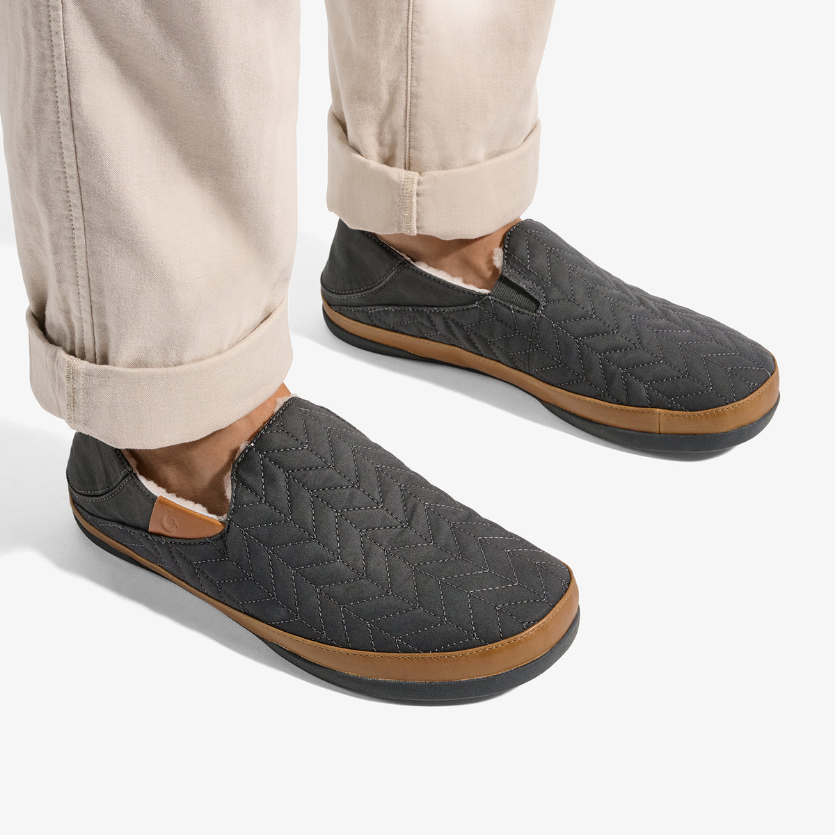 OluKai Recommended - Hanohano Men’s Waxed Canvas Slippers - Dark Shadow