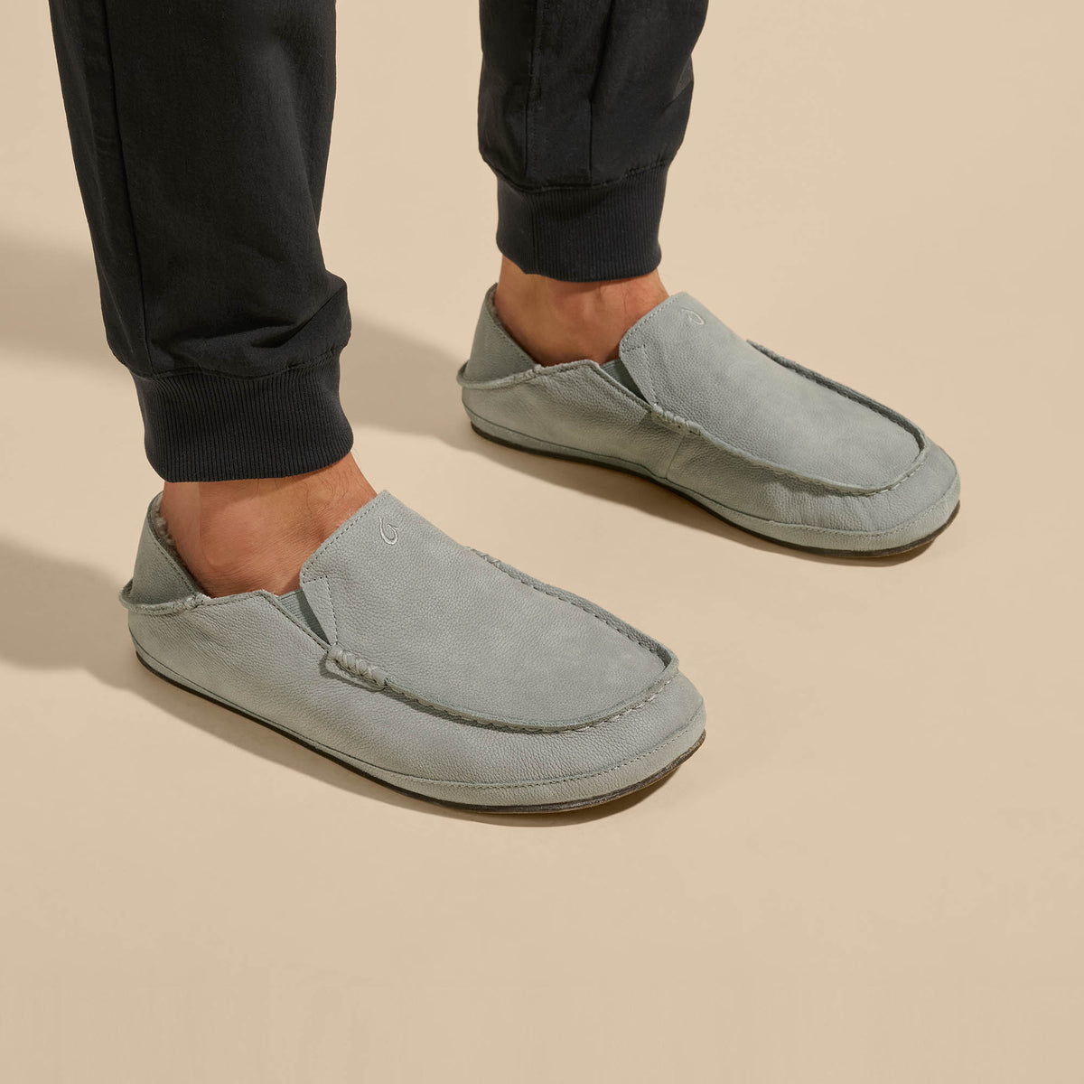 OluKai Essential - Moloā Men's Leather Slippers - Kona Coffee