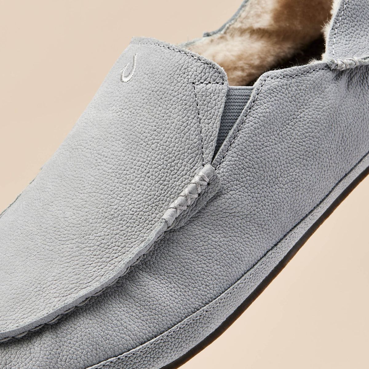 OluKai Essential - Moloā Men's Leather Slippers - Kona Coffee