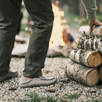 OluKai Essential - Moloā Men's Leather Slippers - Kona Coffee