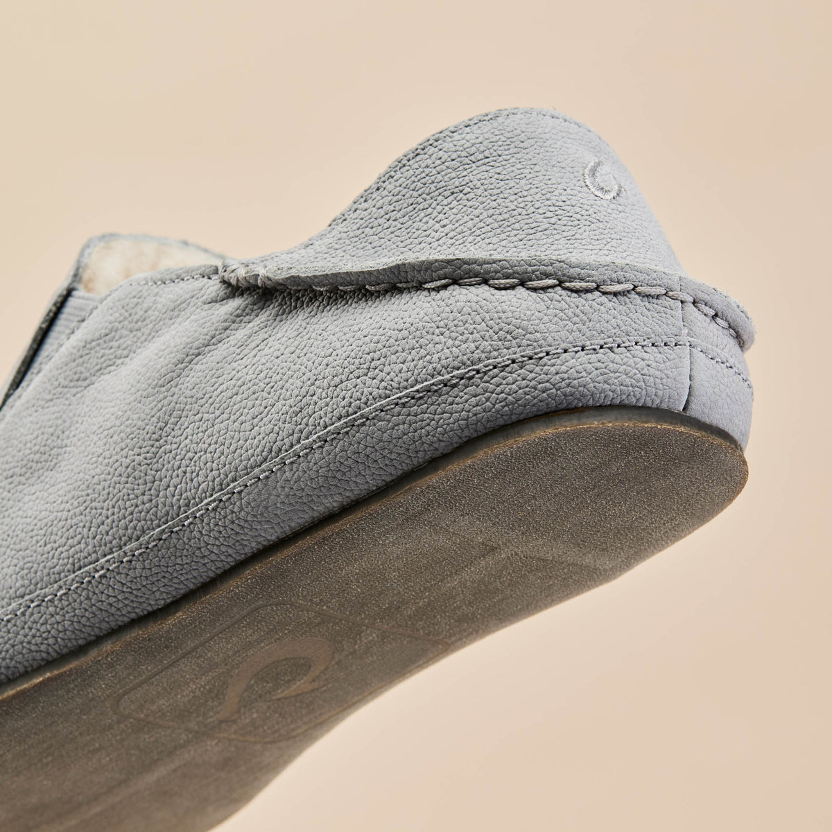 OluKai Essential - Moloā Men's Leather Slippers - Kona Coffee