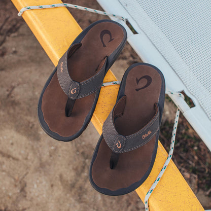OluKai Essential - ‘Ohana Men's Beach Sandals - Dark Java / Ray