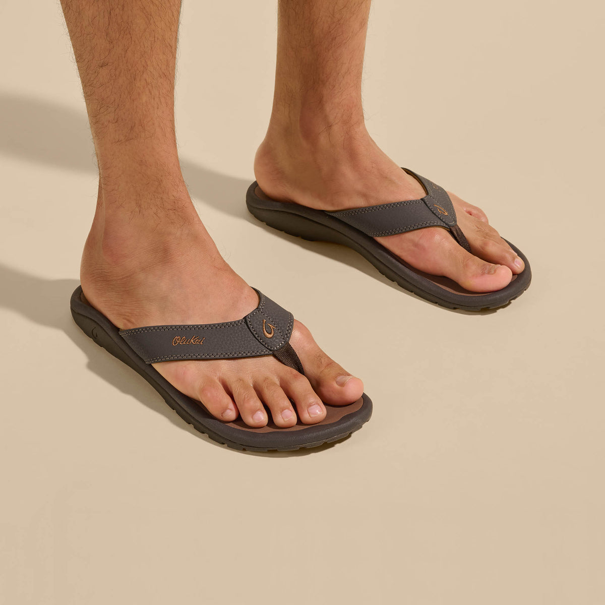 OluKai Essential - ‘Ohana Men's Beach Sandals - Dark Java / Ray