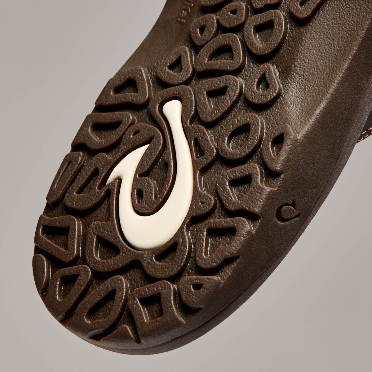 OluKai Essential - ‘Ohana Men's Beach Sandals - Dark Java / Ray