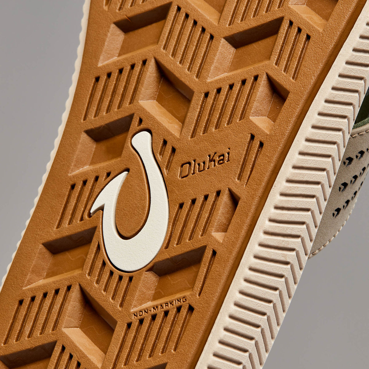 OluKai Best Price - Ulele Men's Water-Ready Beach Sandals - Clay / Mustang