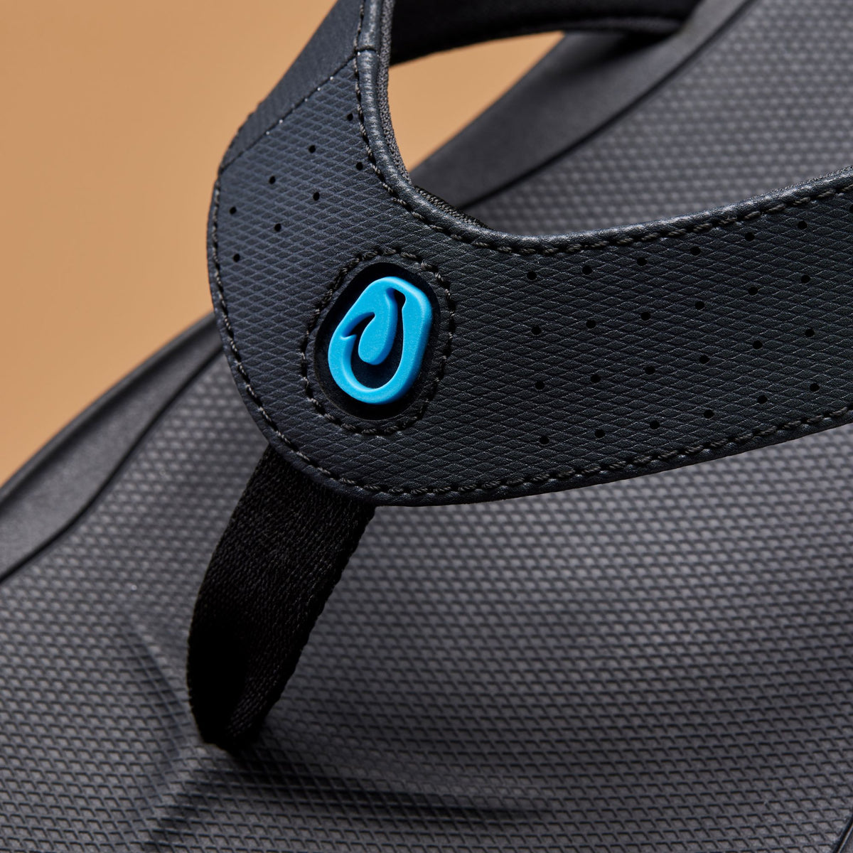 OluKai Trending - Ki‘i Men’s Water Ready Beach Sandals - Lava Rock / Bold Blue
