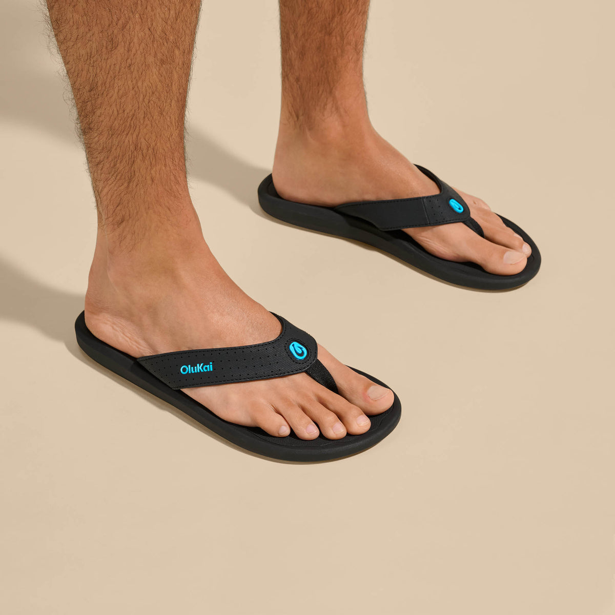 OluKai Trending - Ki‘i Men’s Water Ready Beach Sandals - Lava Rock / Bold Blue