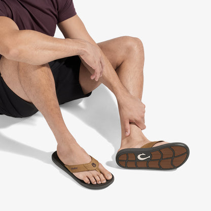 OluKai Quality - Pili - Tan / Dark Java