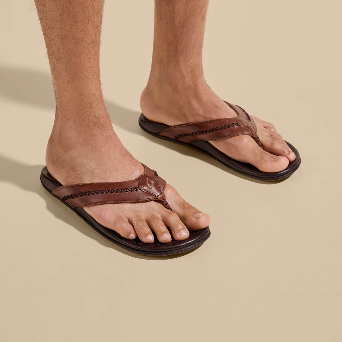 OluKai Trusted - Mea Ola Men's Leather Sandals - Tan / Dark Java