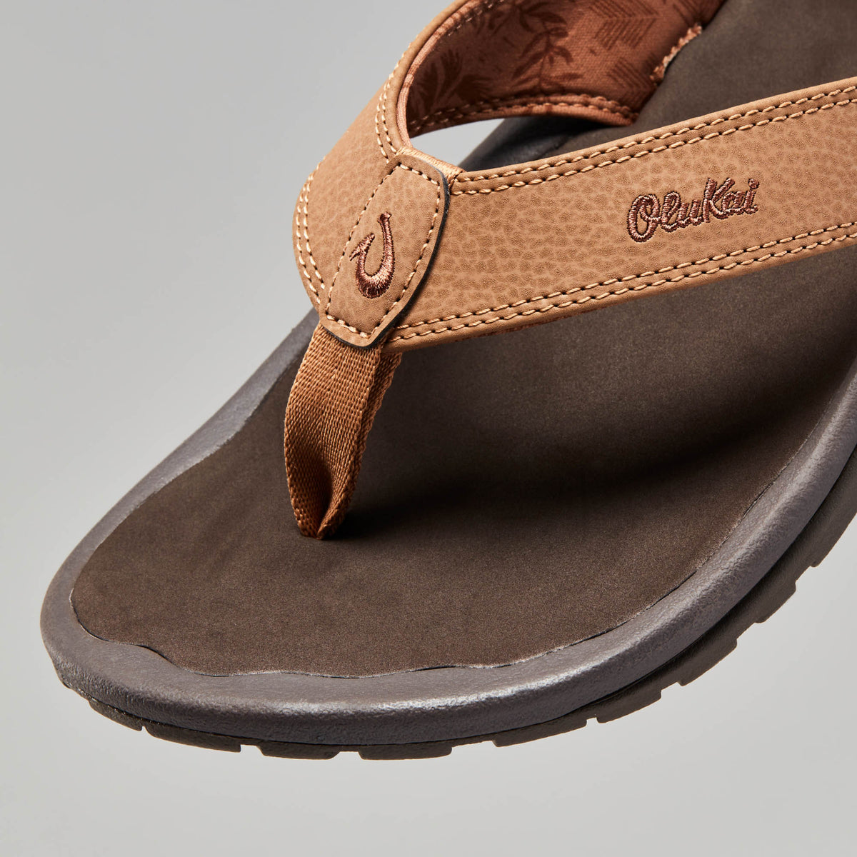 OluKai Latest - ‘Ohana Men's Best Selling Beach Sandals - Tan / Dark Java