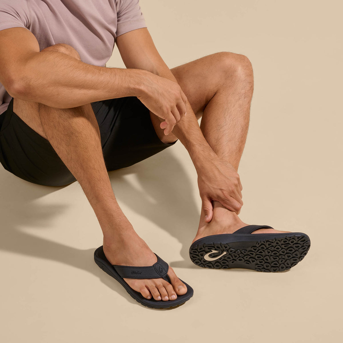 OluKai Great Value - ‘Ohana Men's Best Selling Beach Sandals - Black