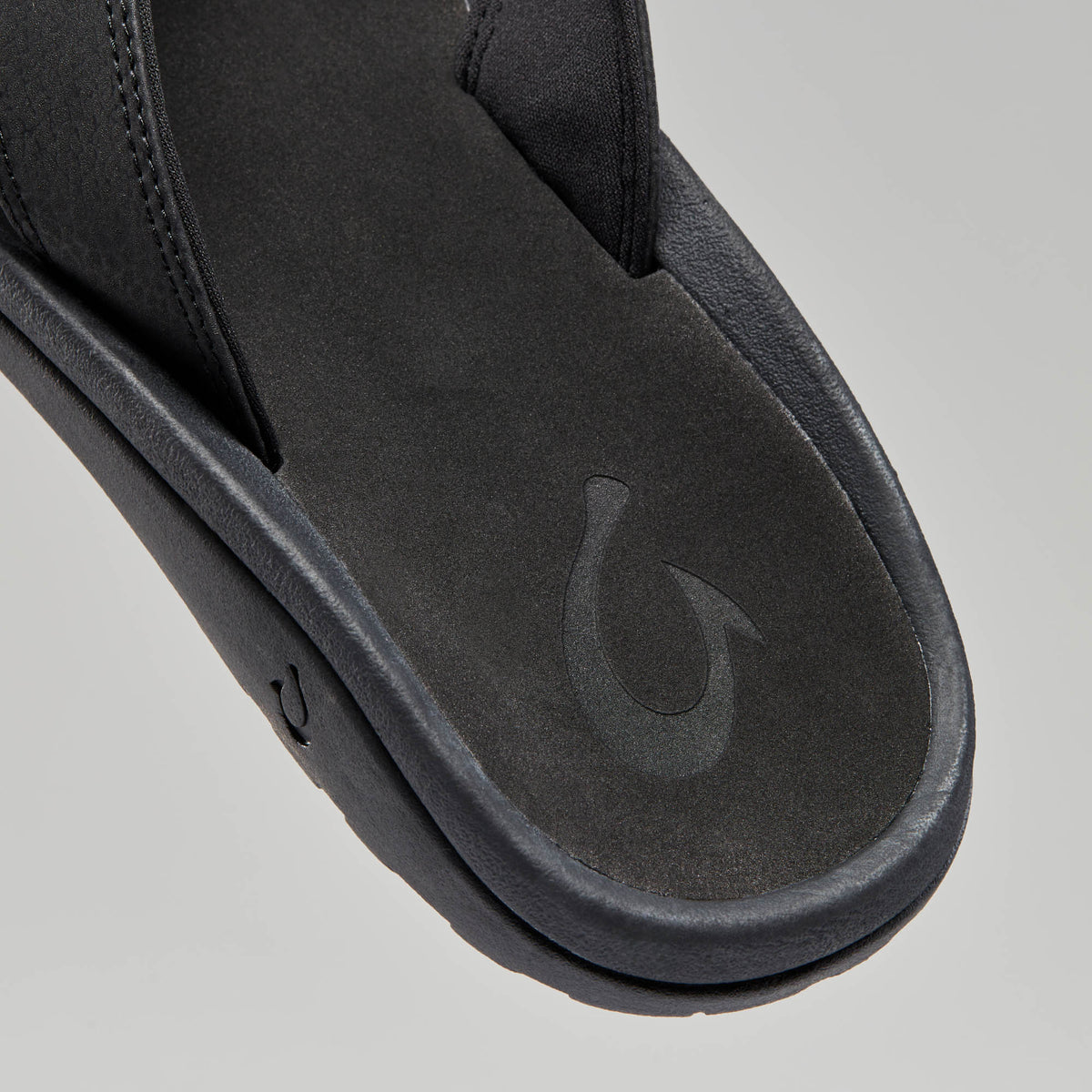 OluKai Great Value - ‘Ohana Men's Best Selling Beach Sandals - Black