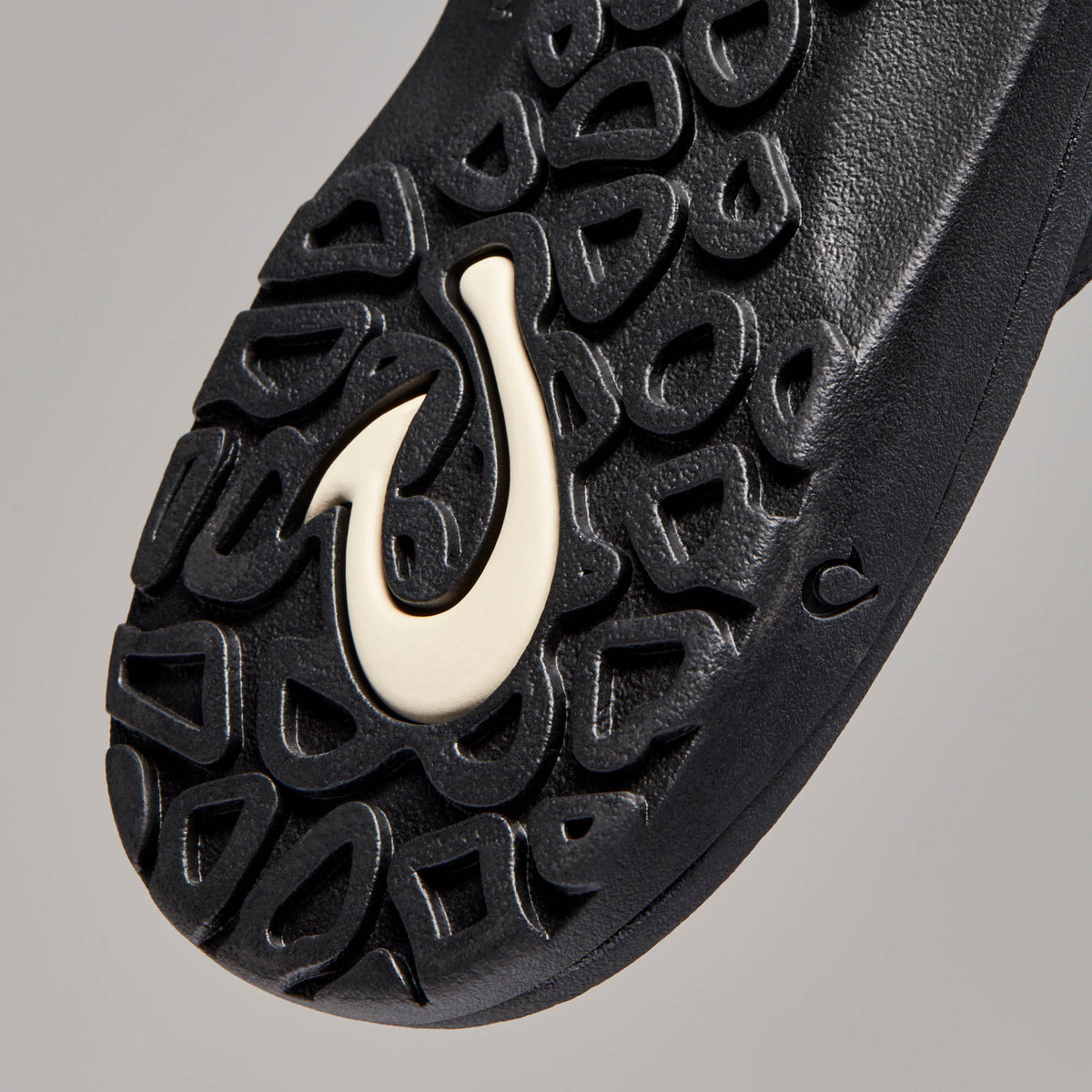 OluKai Great Value - ‘Ohana Men's Best Selling Beach Sandals - Black