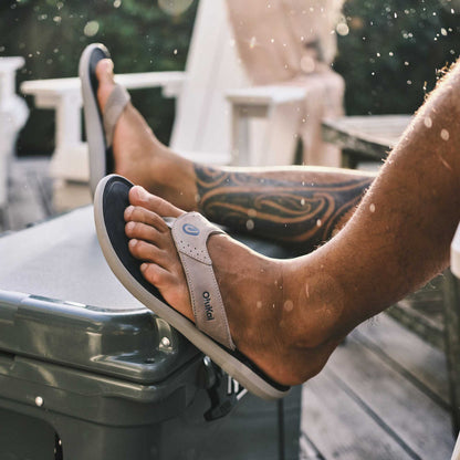 OluKai Value - Pili Men’s Waterproof Leather Sandals - Ash / Mood Indigo