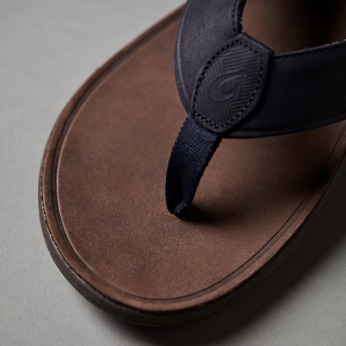 OluKai Premium - Tuahine Men's Waterproof Leather Beach Sandals - Trench Blue