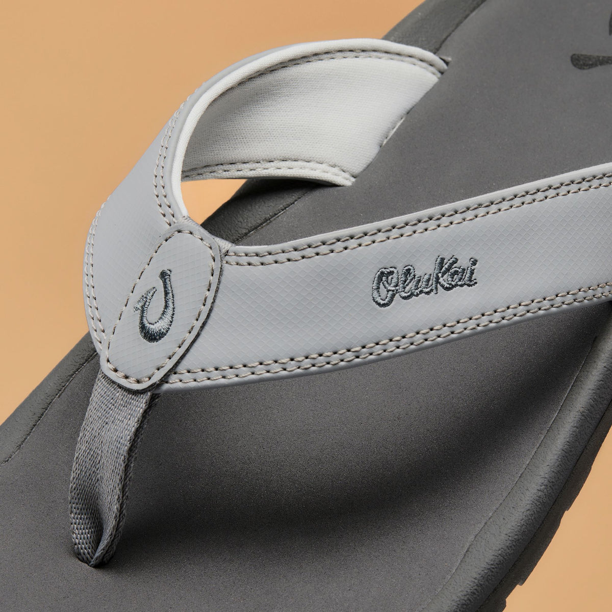 OluKai Hot Sale - ‘Ohana Men's Best Selling Beach Sandals - Ash / Rock