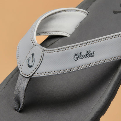 OluKai Hot Sale - ‘Ohana Men's Best Selling Beach Sandals - Ash / Rock