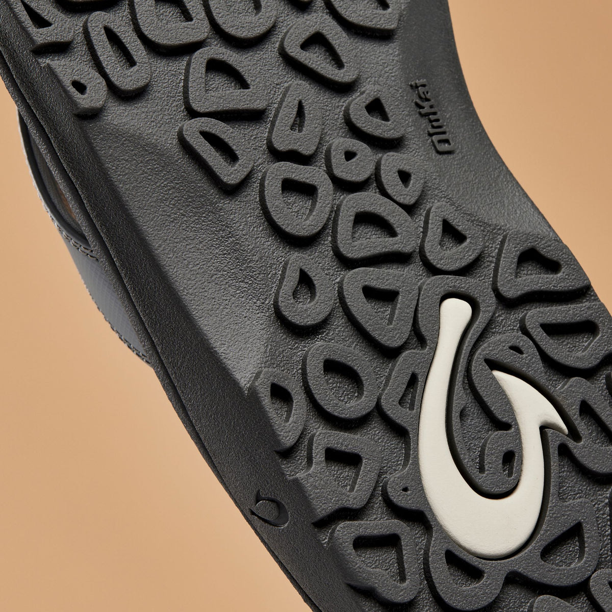 OluKai Hot Sale - ‘Ohana Men's Best Selling Beach Sandals - Ash / Rock