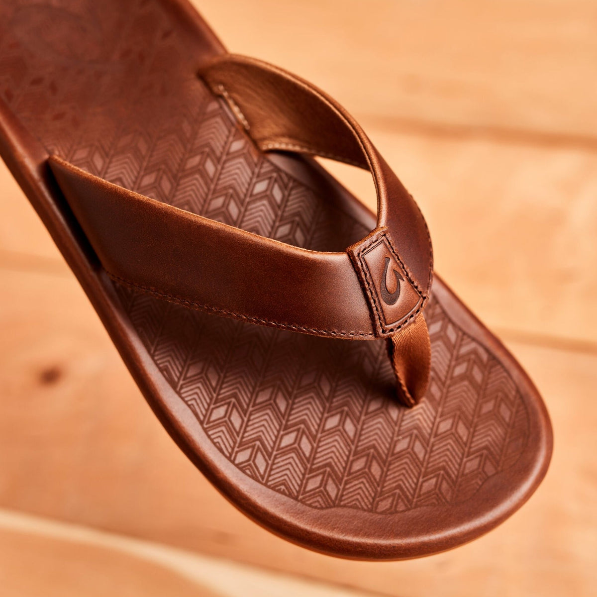 OluKai Latest - ‘Ilikai Men‘s Leather Sandals - Toffee