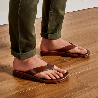 OluKai Latest - ‘Ilikai Men‘s Leather Sandals - Toffee