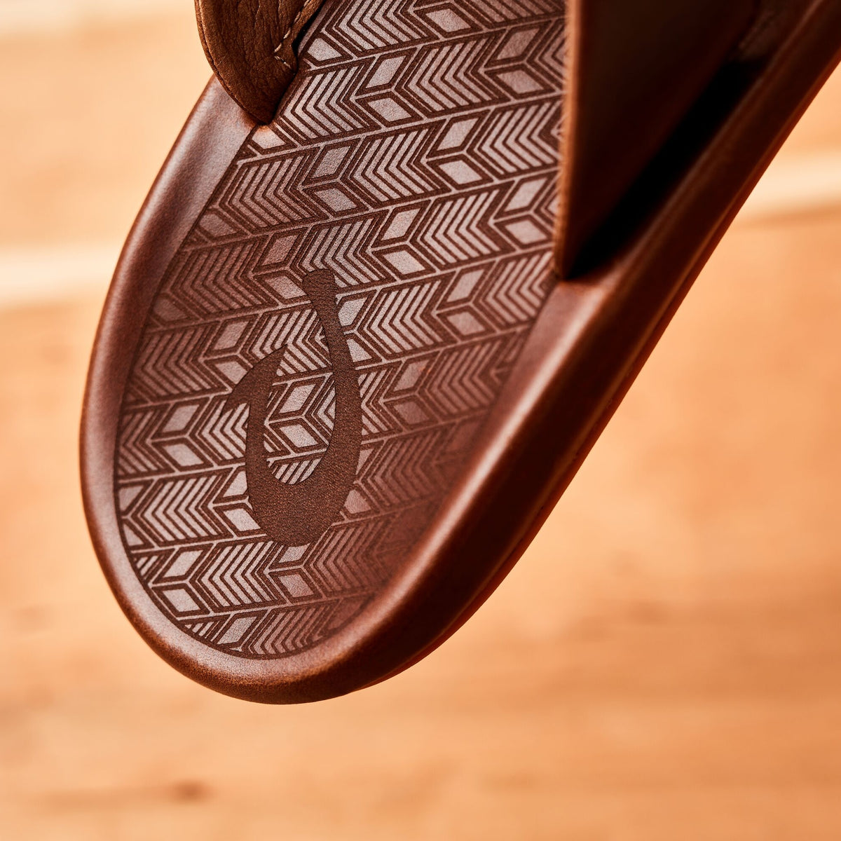 OluKai Latest - ‘Ilikai Men‘s Leather Sandals - Toffee