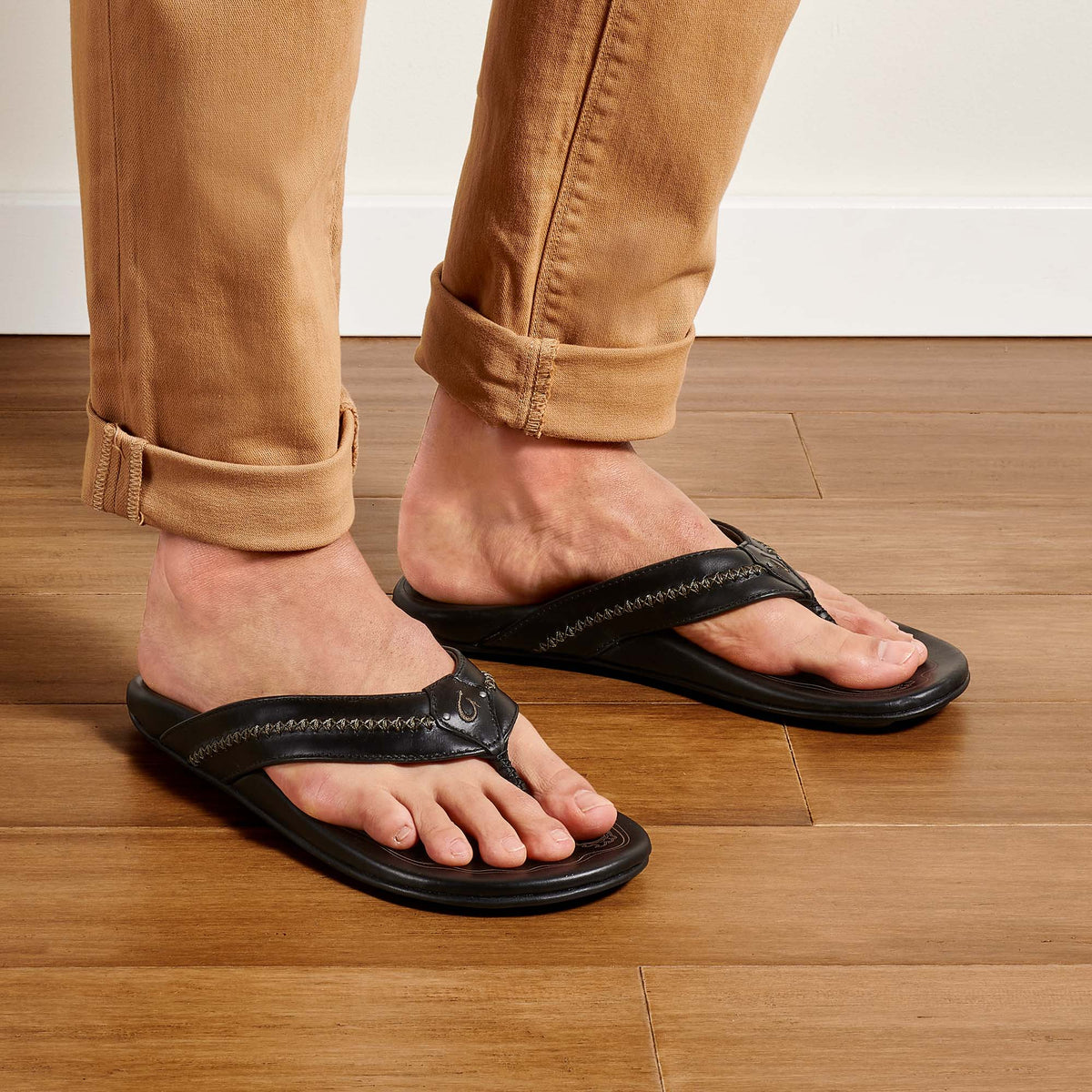 OluKai Classic - OluKai Mea Ola - Black | Men's Leather Beach Sandals