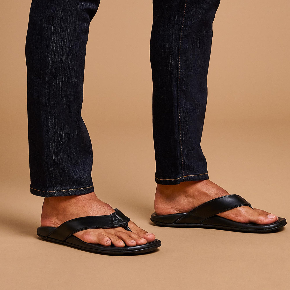 OluKai Premium - Mekila Men's Full-Grain Leather Beach Sandals - Black