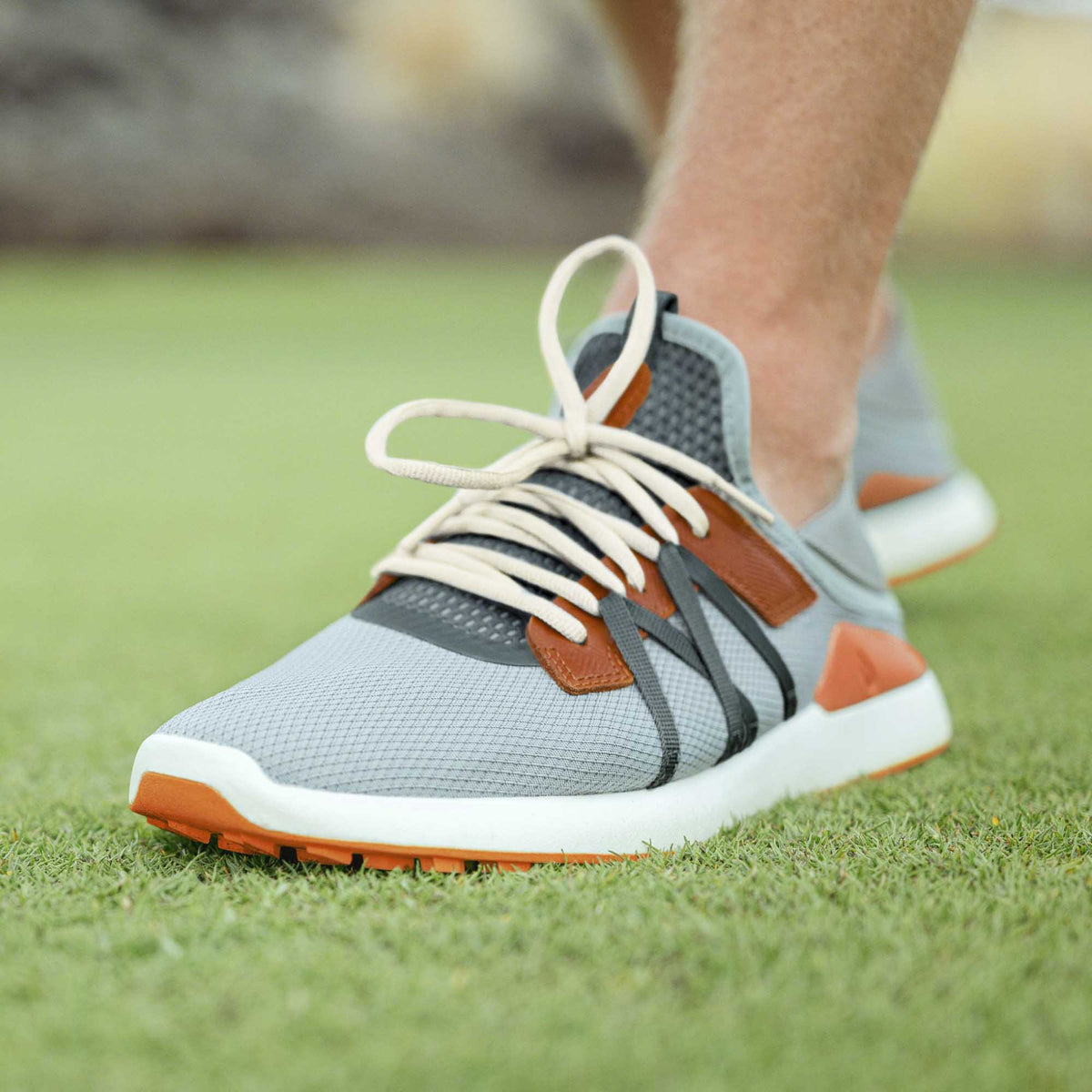 OluKai New - Manele Men’s Breathable Golf Shoes - Pale Moss / Molten Orange