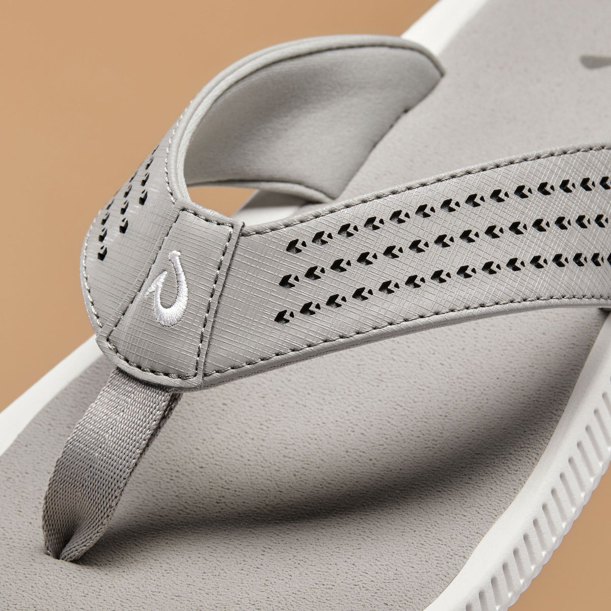 OluKai Exclusive - Ulele Golf Men’s Golf Sandals - Ash
