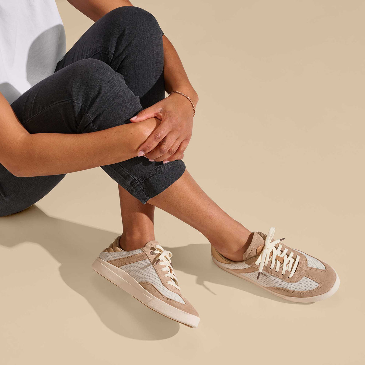 OluKai Premium - Kīlea Women’s Sneaker Shoes - Tan / Tapa