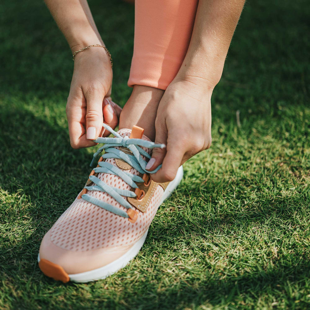 OluKai Smart Buy - Wailuku Women’s Athletic Shoes - Peach / Swell