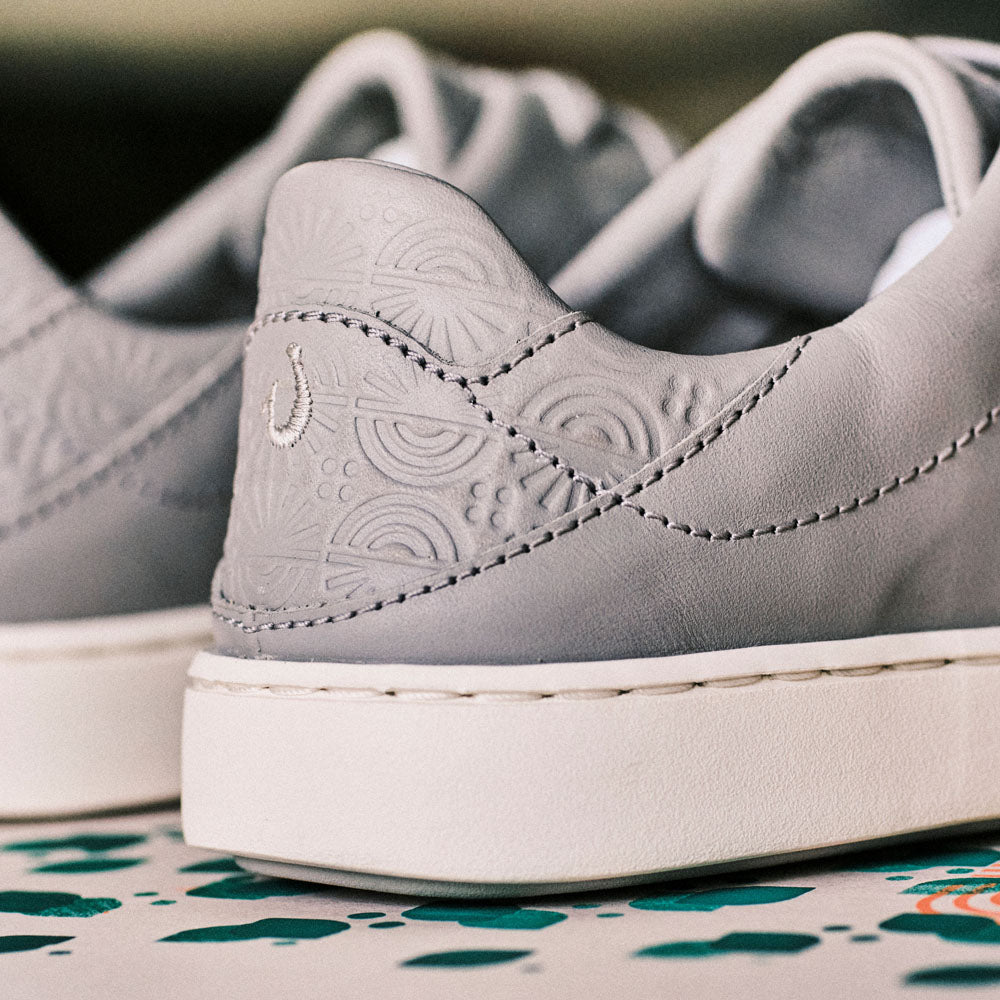 OluKai Featured - Pehuea Lī ‘Ili Women's Leather Sneakers - Ash