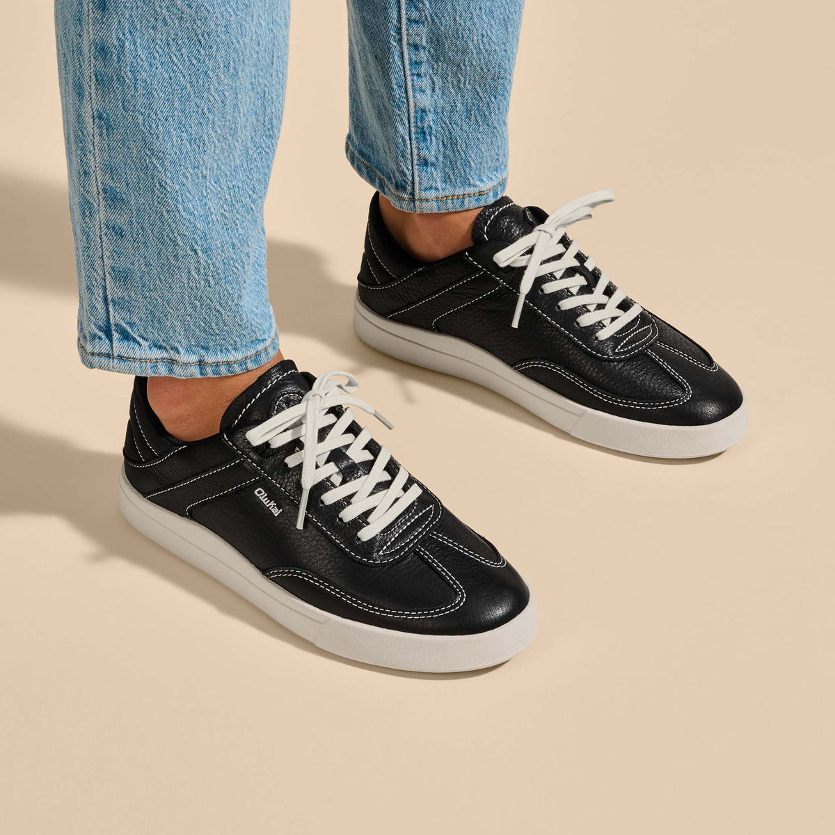 OluKai Exclusive - Hā‘upu Women’s Leather Sneakers - Onyx
