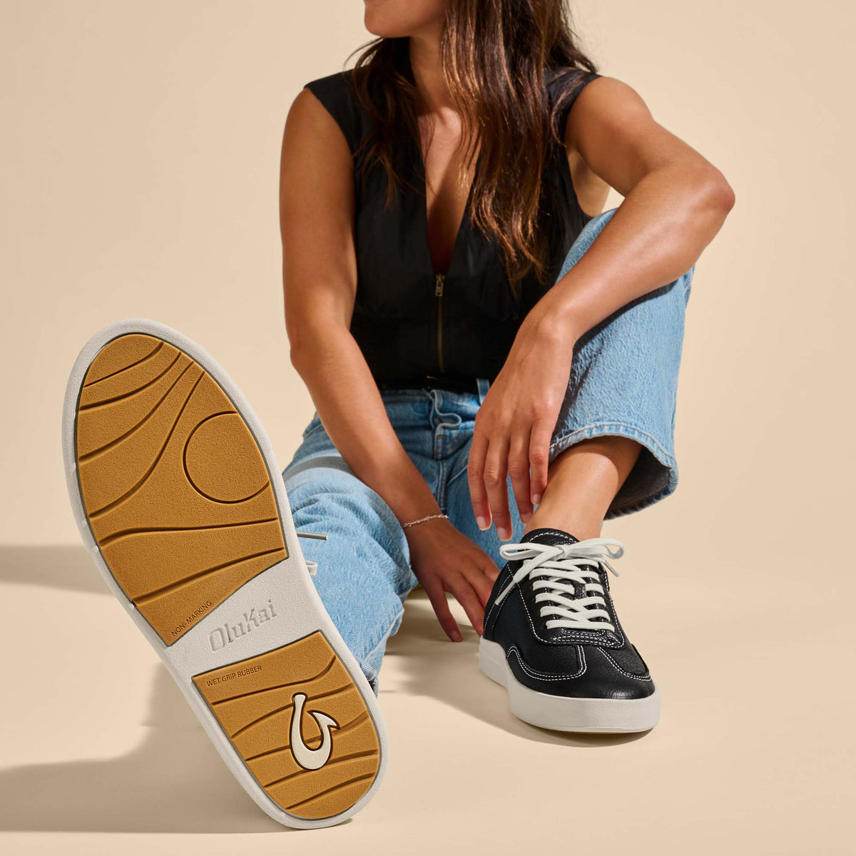 OluKai Exclusive - Hā‘upu Women’s Leather Sneakers - Onyx