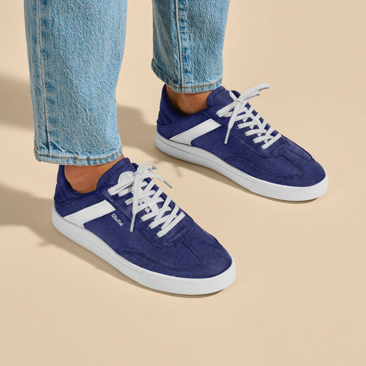 OluKai Exclusive - Hā‘upu Women’s Leather Sneakers - Navy / Off White